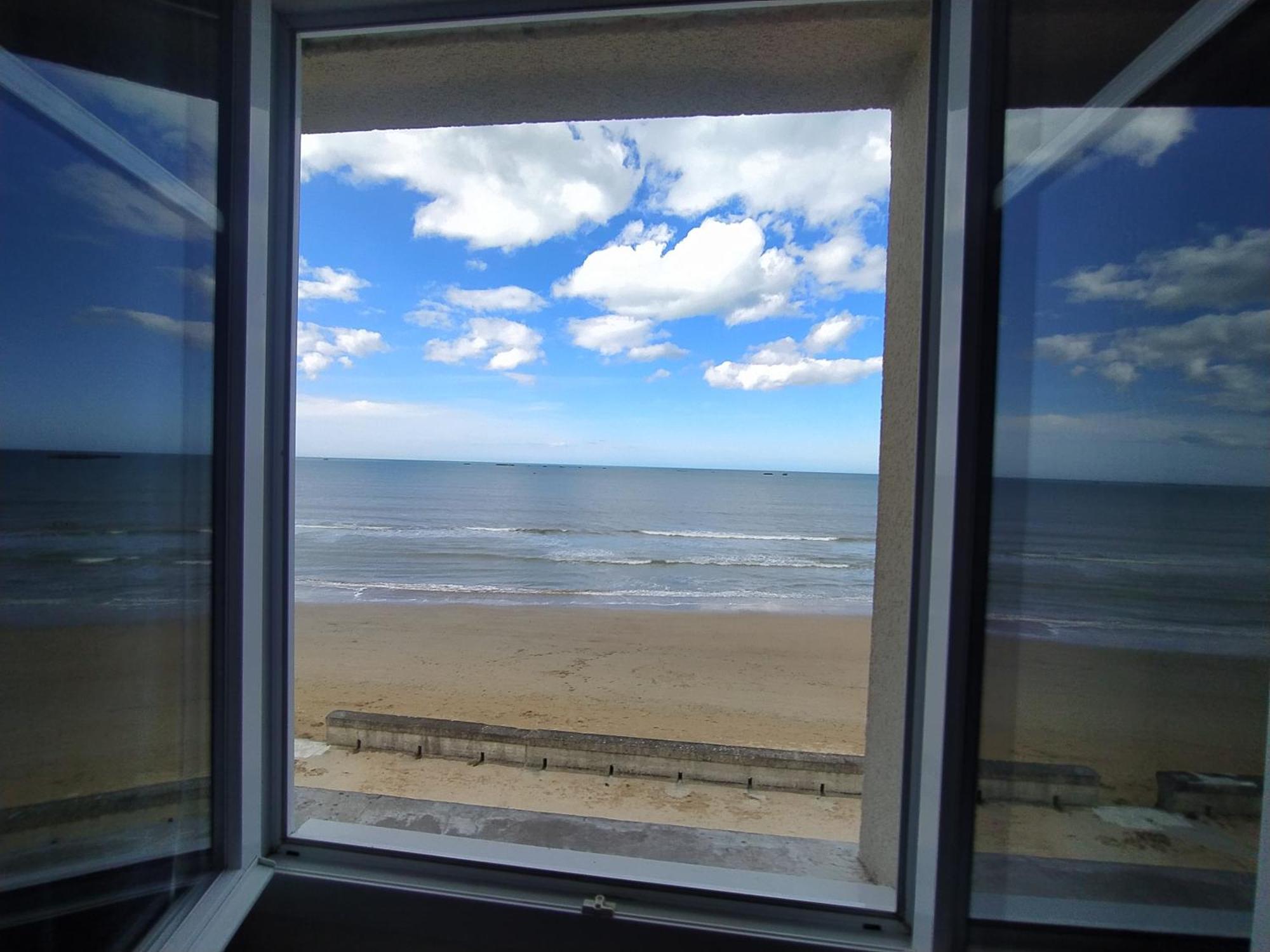Gites En Normandie En Front De Mer A Asnelles , 3Km D'Arromanches, 10Km De Bayeux エクステリア 写真