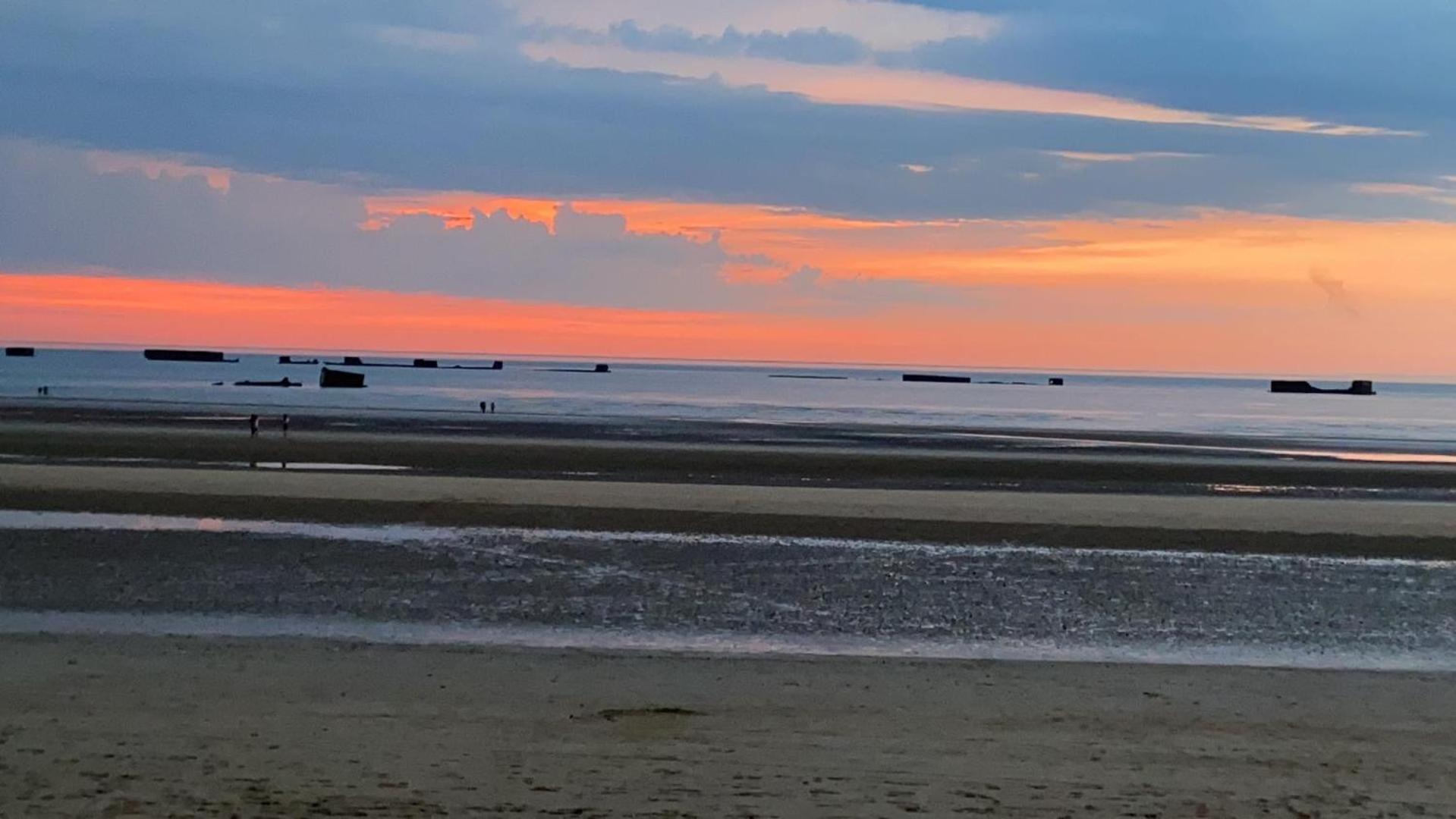 Gites En Normandie En Front De Mer A Asnelles , 3Km D'Arromanches, 10Km De Bayeux エクステリア 写真