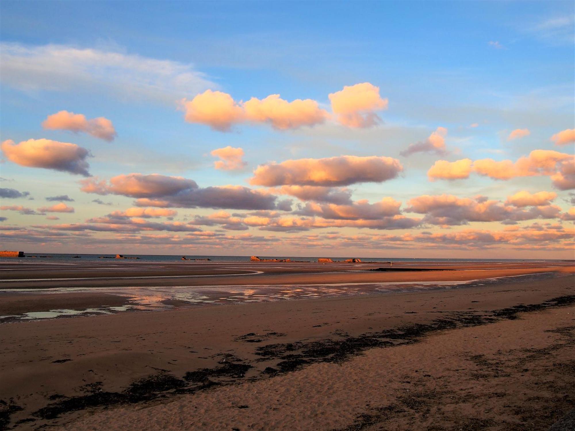 Gites En Normandie En Front De Mer A Asnelles , 3Km D'Arromanches, 10Km De Bayeux エクステリア 写真