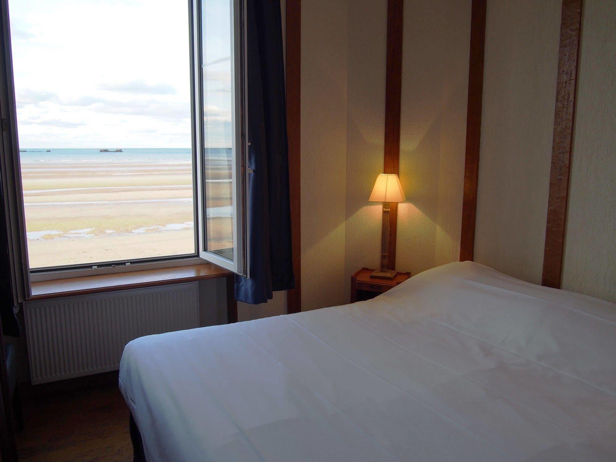 Gites En Normandie En Front De Mer A Asnelles , 3Km D'Arromanches, 10Km De Bayeux エクステリア 写真