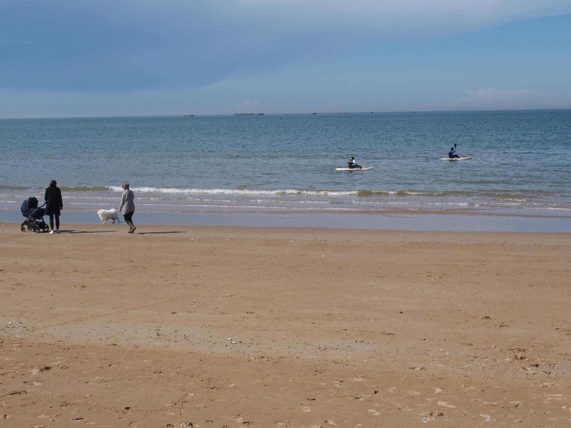 Gites En Normandie En Front De Mer A Asnelles , 3Km D'Arromanches, 10Km De Bayeux エクステリア 写真