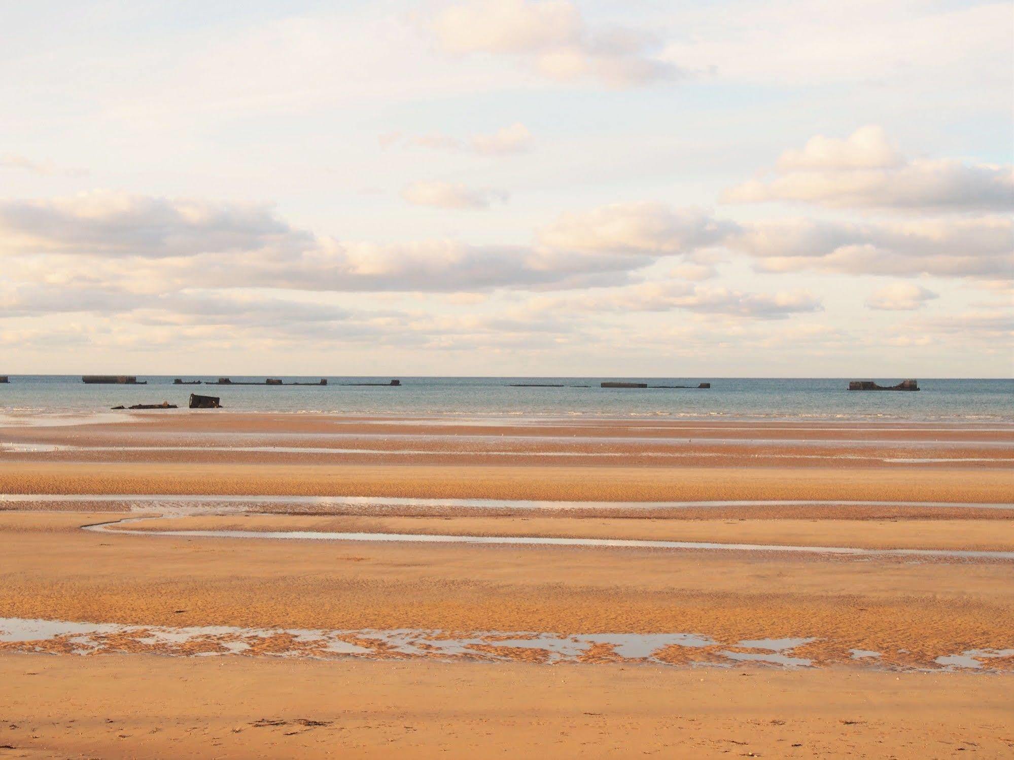 Gites En Normandie En Front De Mer A Asnelles , 3Km D'Arromanches, 10Km De Bayeux エクステリア 写真