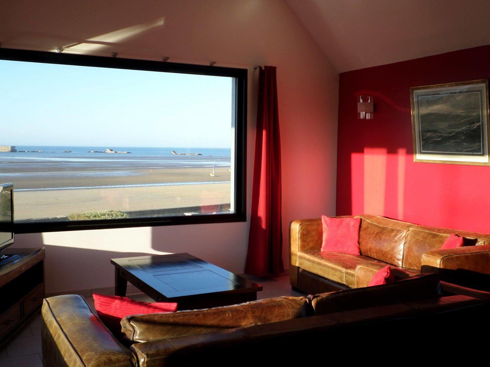 Gites En Normandie En Front De Mer A Asnelles , 3Km D'Arromanches, 10Km De Bayeux エクステリア 写真
