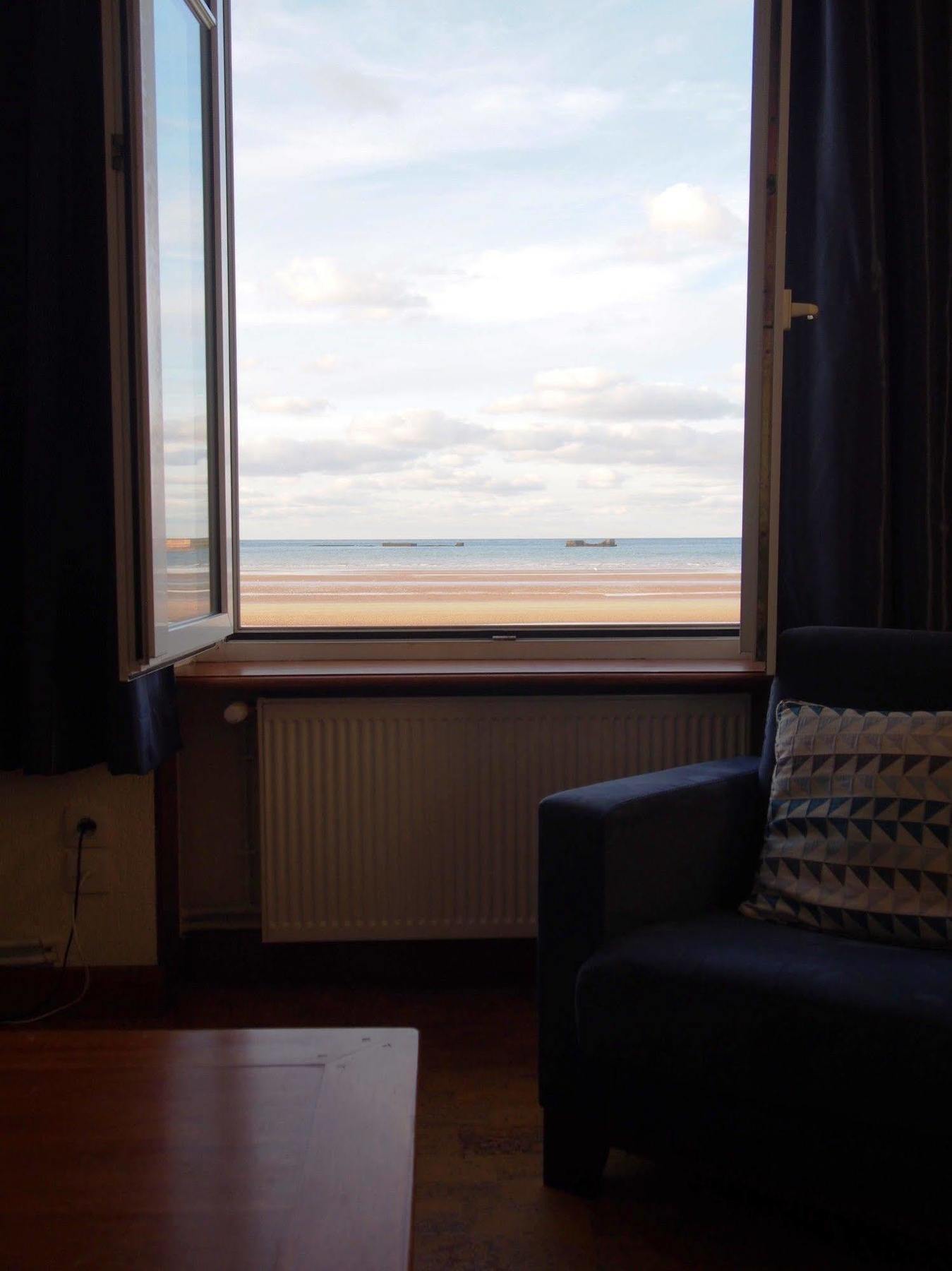 Gites En Normandie En Front De Mer A Asnelles , 3Km D'Arromanches, 10Km De Bayeux エクステリア 写真